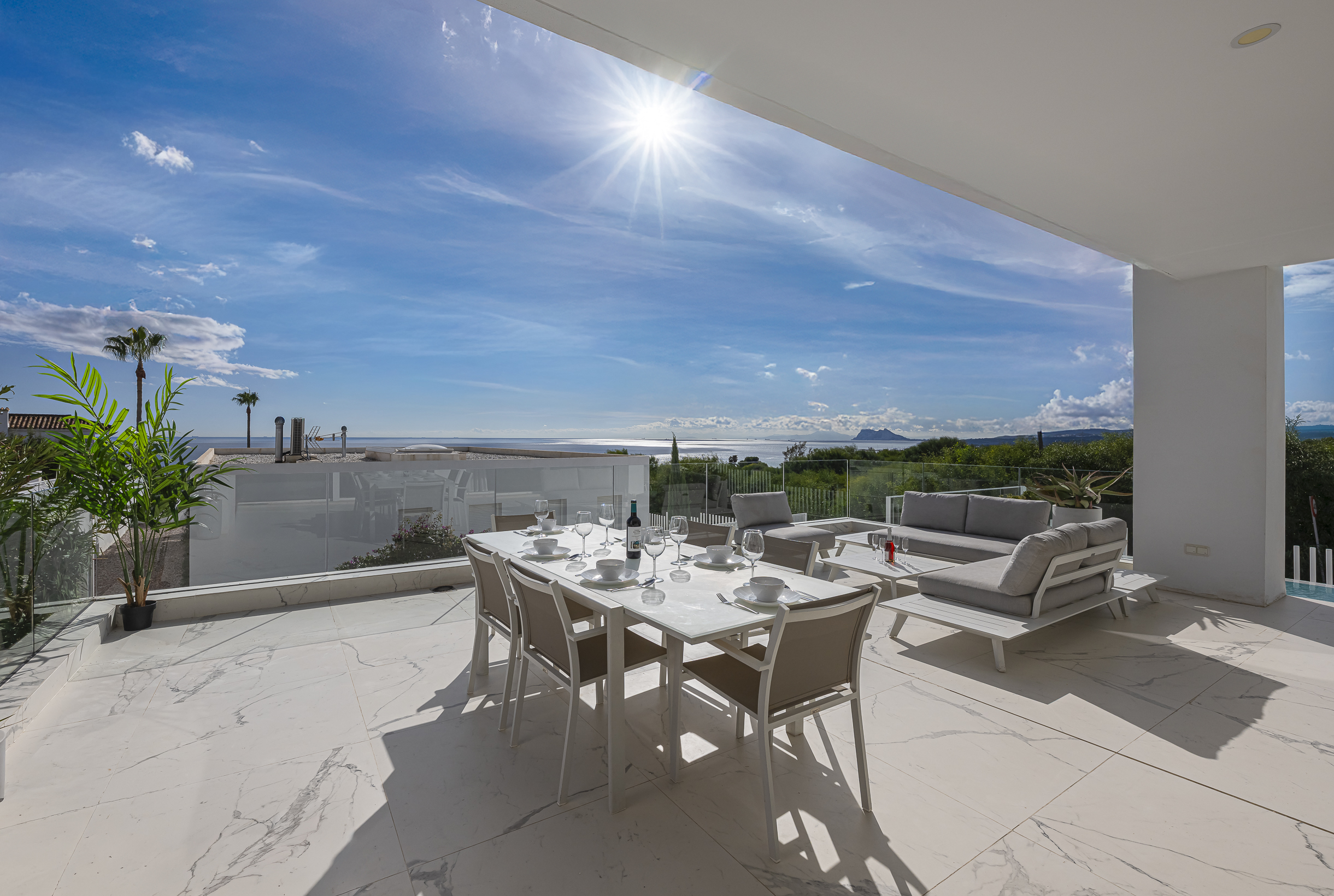 Terrasse de villa avec vue sur la Méditerranée et Gibraltar à San Roque
